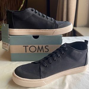 TOMS sneakers NEW!! Youth boy Size 5 black leather canvas